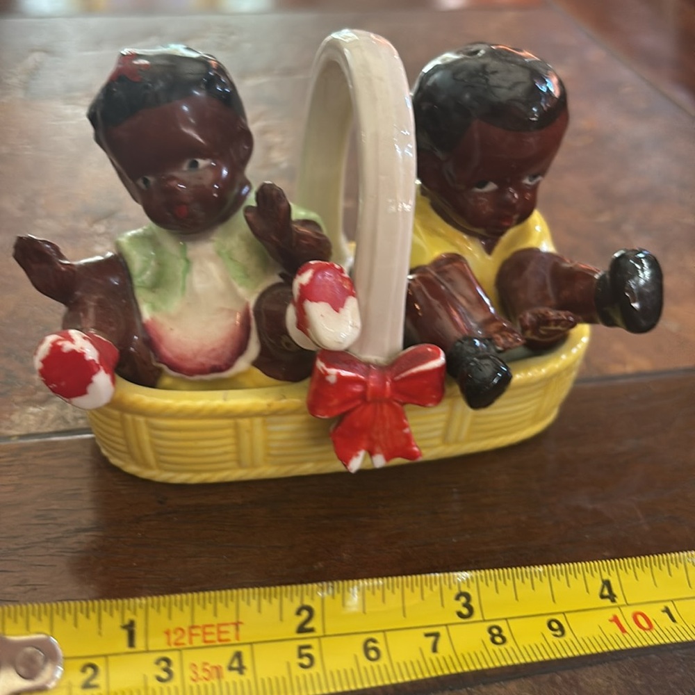 Black Americana Girl & Boy Salt & Pepper Shakers In A Basket; Japan - Picture 2 of 12
